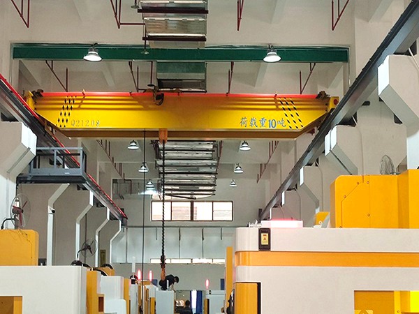 <b>河南南阳双梁起重机厂家桥式双梁30吨航车销售</b>