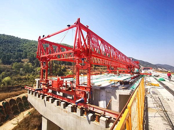 32-180T公铁两用架桥机
