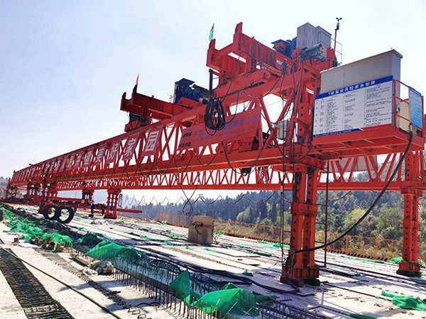 QJ30米120吨公路架桥机
