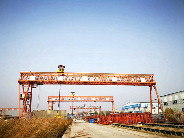 <b>山东滨州门式起重机厂家10T-17.9M龙门吊发货</b>