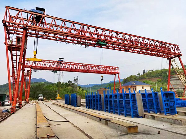 <b>陕西安康门式起重机厂家70/5吨跨24米龙门吊租赁</b>