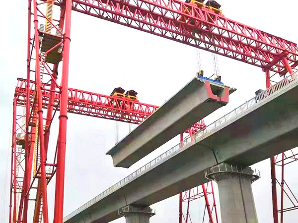 <b>甘肃定西门式起重机厂家120吨龙门吊租赁多少一</b>
