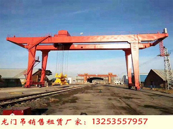 <b>广东肇庆门式起重机厂家50吨龙门吊多少钱</b>