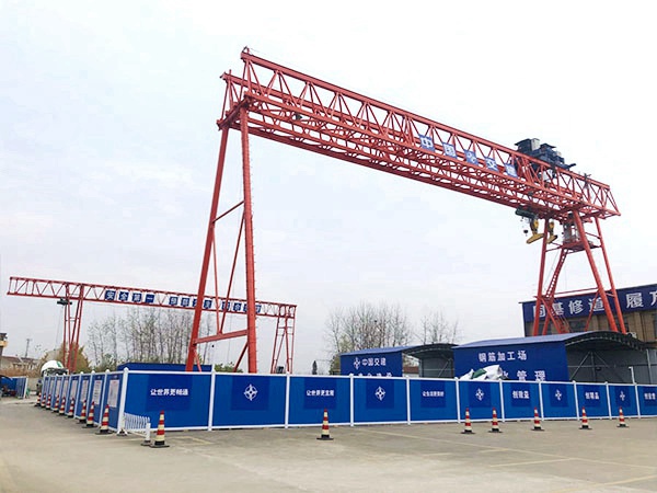<b>广西桂林门式起重机厂家龙门吊怎么安装导绳器</b>