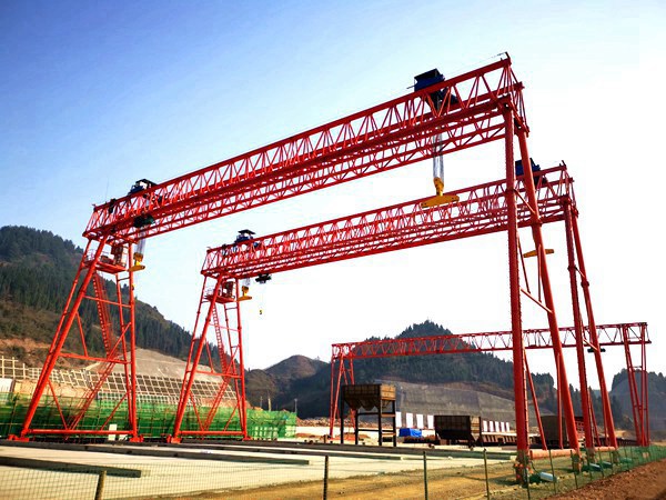 <b>广西玉林门式起重机厂家龙门吊按吊具类型划分</b>