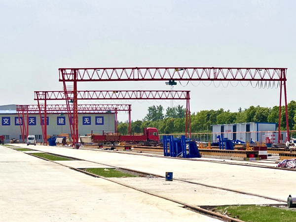 <b>福建南平门式起重机厂家5吨50吨龙门吊报价差异</b>