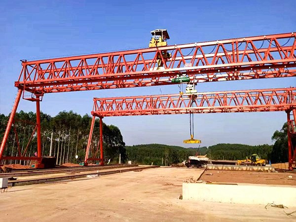 <b>广东清远门式起重机厂家签订龙门吊租赁合同</b>