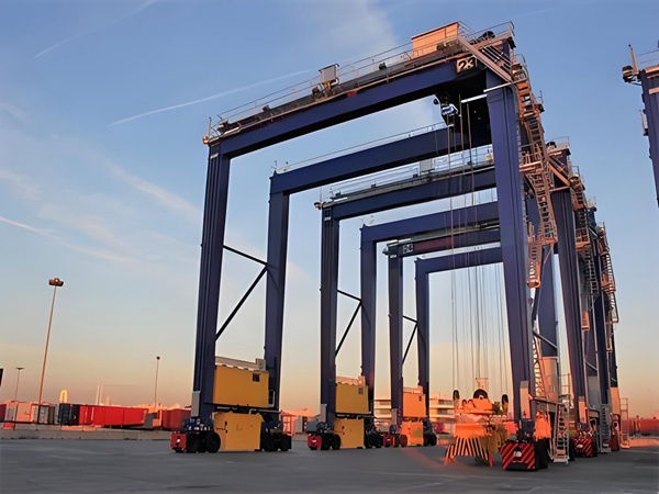 江苏苏州门式起重机厂家轮胎式龙